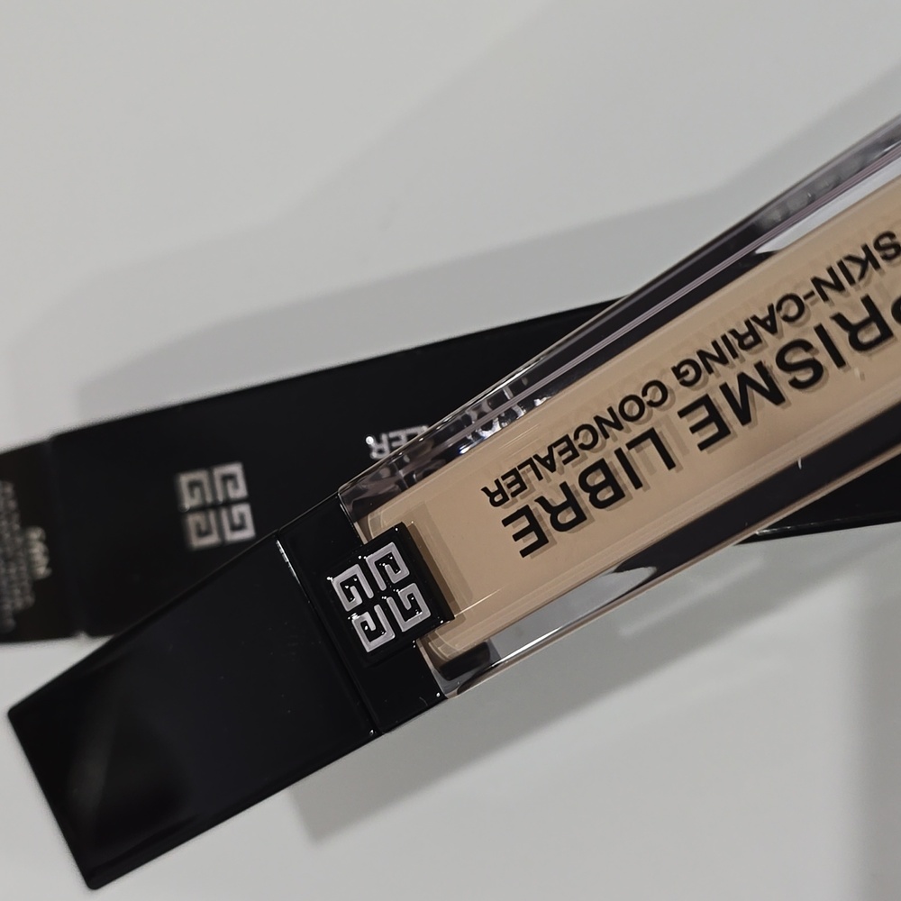 NIB ✅ Givenchy N95  Prisme Libre Skin-Caring Concealer⭐ BNIB